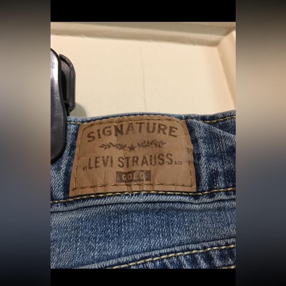 Signature by Levi Strauss women’s Boyfriend Midrise jeans Sz 22X36 - Picture 8 of 10